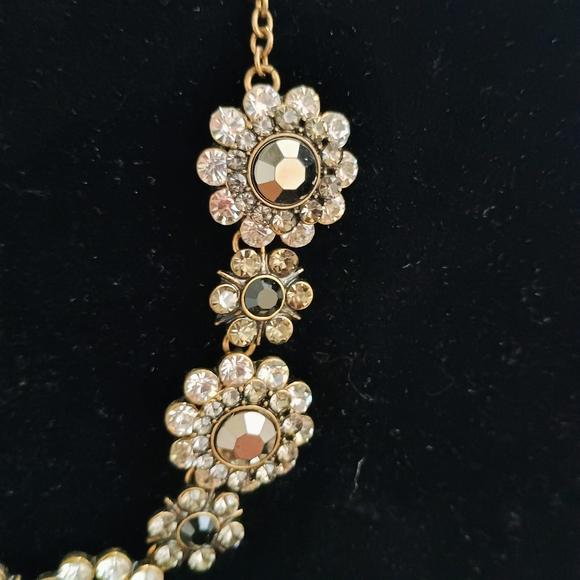 Elegant Gold and Silver Floral Necklace - Picture 2 of 3